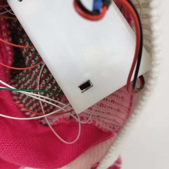 Forum Light Up Wreath Sweater Size Large - Picture 8 of 9